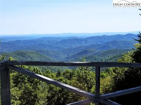 400 Chastain Dr, Blowing Rock, NC 28605
