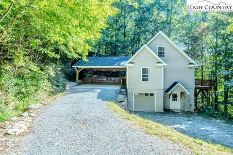 184 Farm Ln, Banner Elk, NC 28604