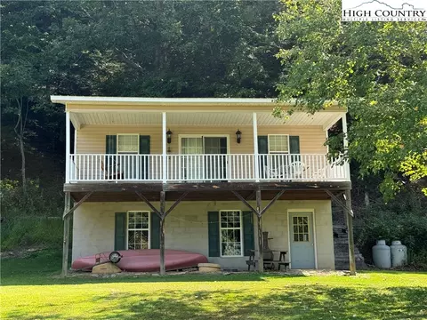 48 Wayside Ln, Piney Creek, NC 28663