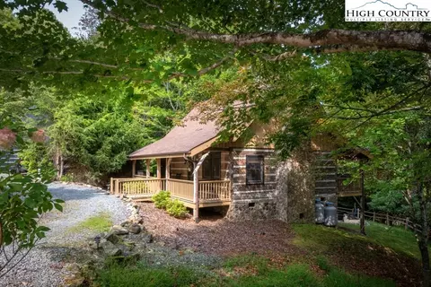 354 Hawks Lake Dr, Seven Devils, NC 28604