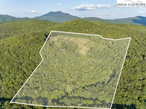 000 Sugar Mountain Apt 2 Rd, Newland, NC 28657