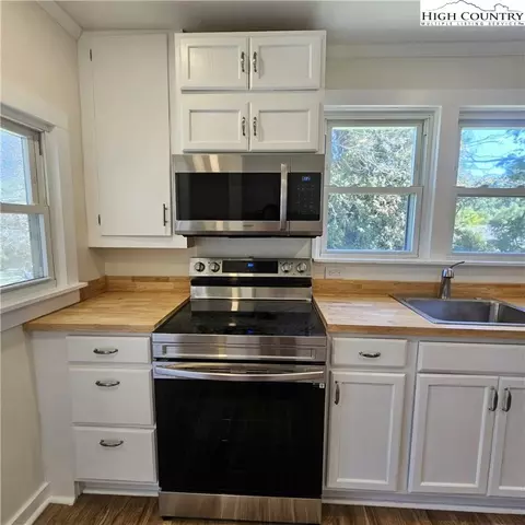254 Green St, Boone, NC 28607 photo 9