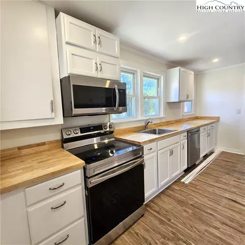 254 Green St, Boone, NC 28607 photo 8
