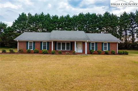 120 Speas Ave, Boonville, NC 27011