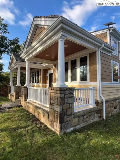 195 The Courtyard, Boone, NC 28607 photo 4
