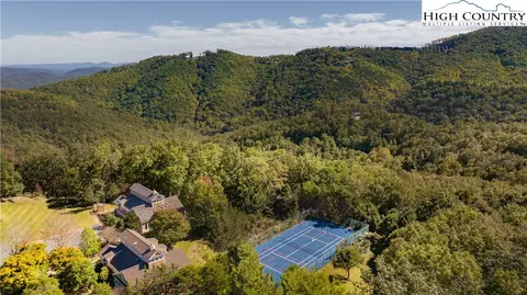 195 The Courtyard, Boone, NC 28607 photo 10