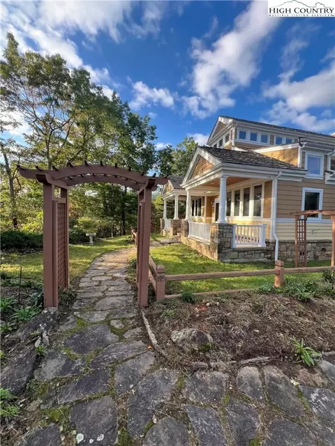 195 The Courtyard, Boone, NC 28607 photo 6