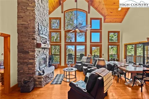 676 Nettles Ridge Rd, Banner Elk, NC 28604