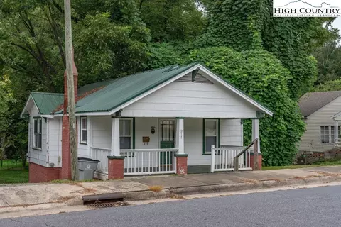 211 Broadway St, Lenoir, NC 28645