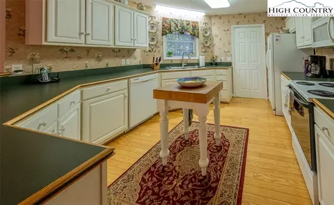 857 Longview Cir, Roaring Gap, NC 28668 photo 10