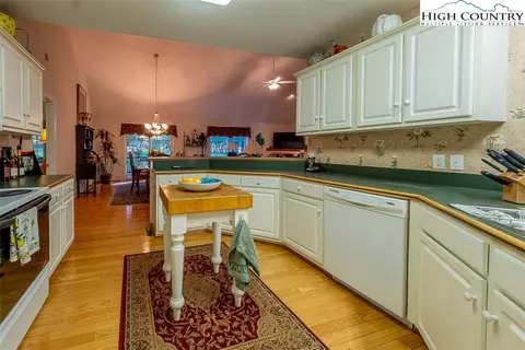 857 Longview Cir, Roaring Gap, NC 28668 photo 11