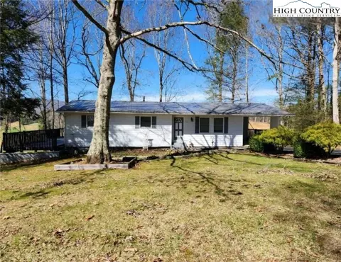 384 Harbin Dr, Mountain City, TN 37683