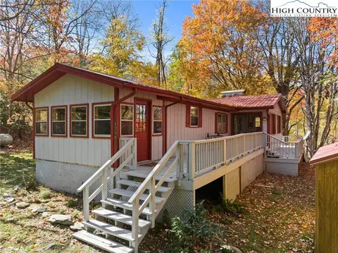 1236 Cloudrise Ln, Banner Elk, NC 28604
