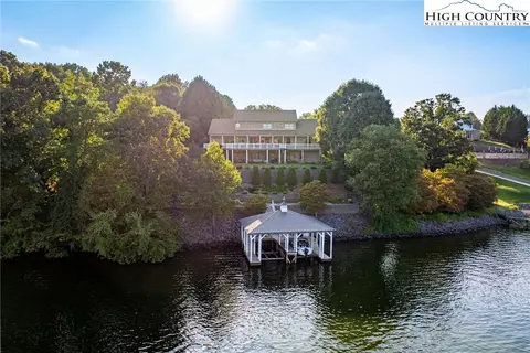 34 Sandbar Dr, Taylorsville, NC 28681
