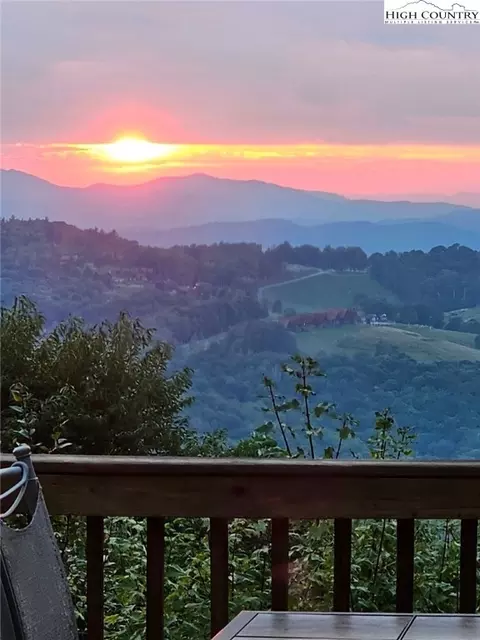 301 Pinnacle Ridge Rd, Beech Mountain, NC 28604