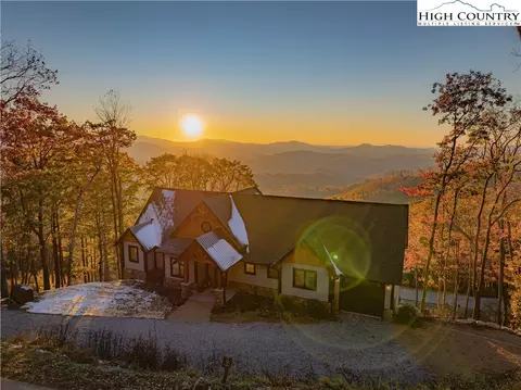 221 N Bear Rock Trl, Banner Elk, NC 28604