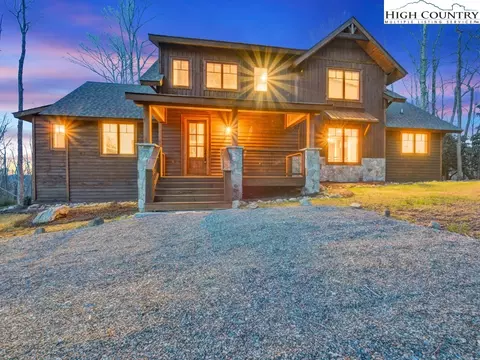 145 Springwinds Dr, Banner Elk, NC 28604