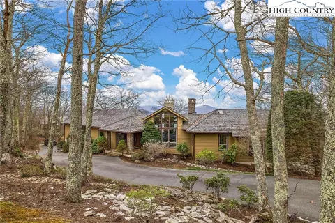 1122 Summit Park Dr, Banner Elk, NC 28604