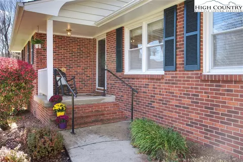 554 Cedar Ln, Boone, NC 28607 photo 4
