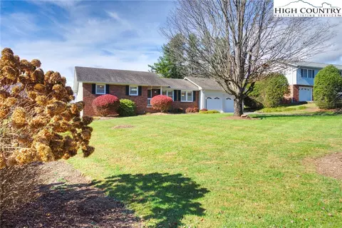 554 Cedar Ln, Boone, NC 28607 photo 3