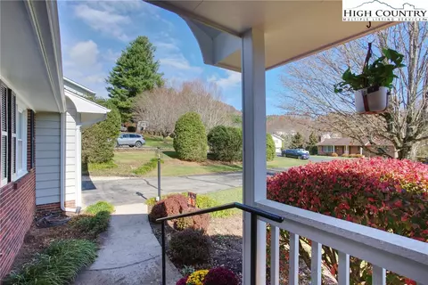 554 Cedar Ln, Boone, NC 28607 photo 5