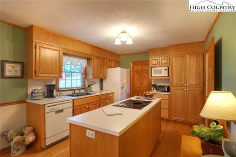 554 Cedar Ln, Boone, NC 28607 photo 13