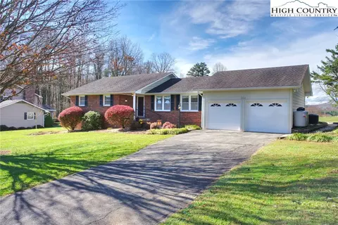 554 Cedar Ln, Boone, NC 28607 photo 2