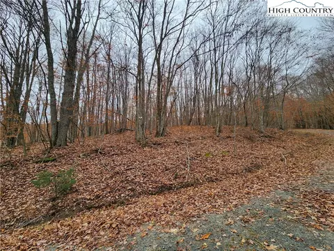 139 Arrowhead Rd, Beech Mountain, NC 28604