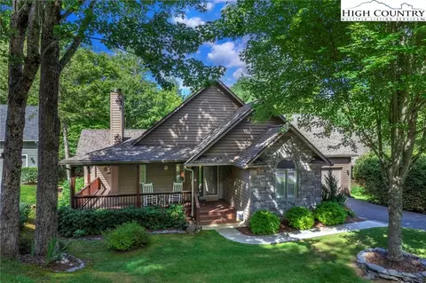 165 Robert Cook Ln, Banner Elk, NC 28604