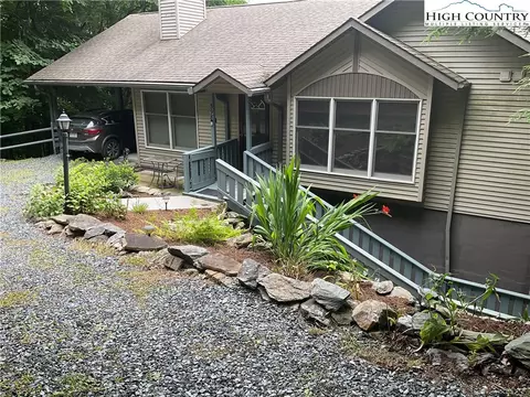 398 Buckeye Ln, Seven Devils, NC 28604