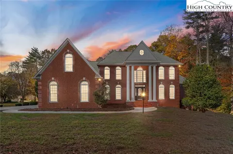 1720 Spring Valley Dr, Wilkesboro, NC 28697
