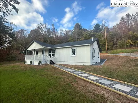 132 NE Wayside Pl, Lenoir, NC 28645