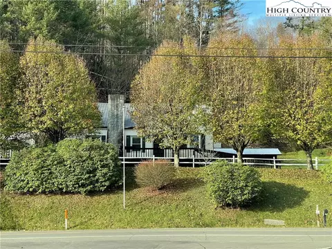 702 Pineola St, Newland, NC 28657