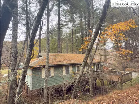 512 Jakes Mountain Rd, Deep Gap, NC 28618 photo 2