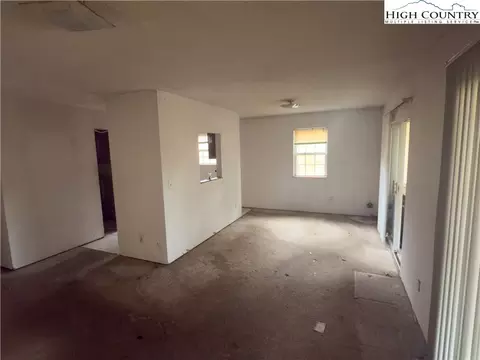 512 Jakes Mountain Rd, Deep Gap, NC 28618 photo 5