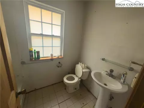 512 Jakes Mountain Rd, Deep Gap, NC 28618 photo 10