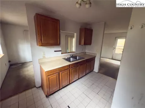 512 Jakes Mountain Rd, Deep Gap, NC 28618 photo 8
