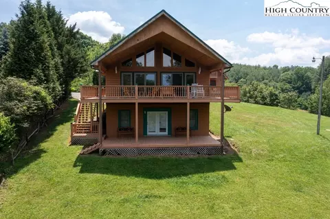 40 Yuri Ln, Piney Creek, NC 28663