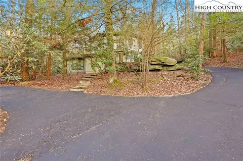 129 Laurel, Boone, NC 28607 photo 2