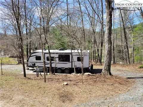 546 Bertie Cir, Piney Creek, NC 28663