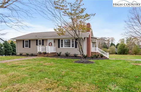 311 W Main St, Boonville, NC 27011