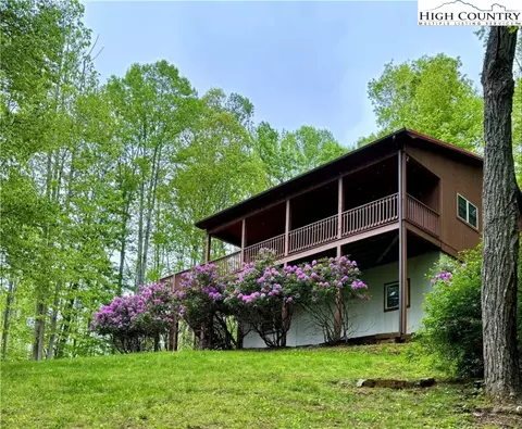343 Walnut Hills Cir, Crumpler, NC 28617