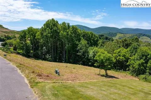 6 Westview Dr, West Jefferson, NC 28694