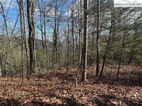 30 Austin Valley Dr, Lenoir, NC 28645