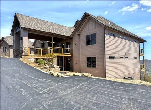 142 Crescent Ln #22A, Sugar Mountain, NC 28604