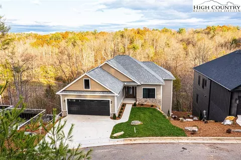 520 NE Park Way, Lenoir, NC 28645