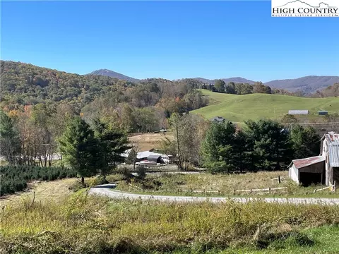 3 Elk Hill Rd # A, Banner Elk, NC 28604