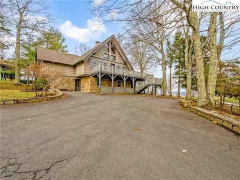 106 Hilltop Rd, Beech Mountain, NC 28604