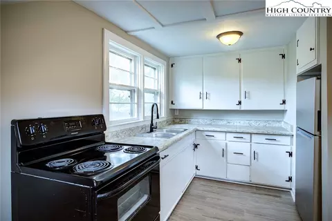 237 Queen St, Boone, NC 28607 photo 9