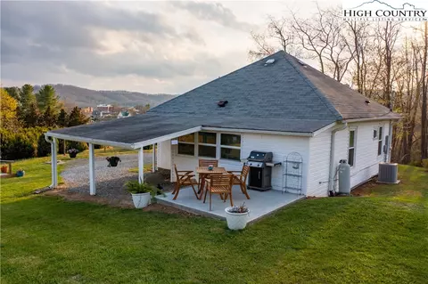74 Joines St, Sparta, NC 28675 photo 6